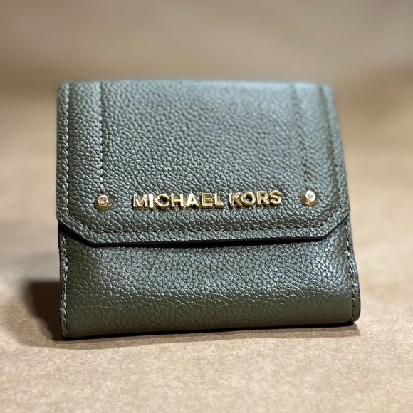 Michael Kors Hayes Backpack and matching wallet- LIKE NEW - Picture 10 of 16